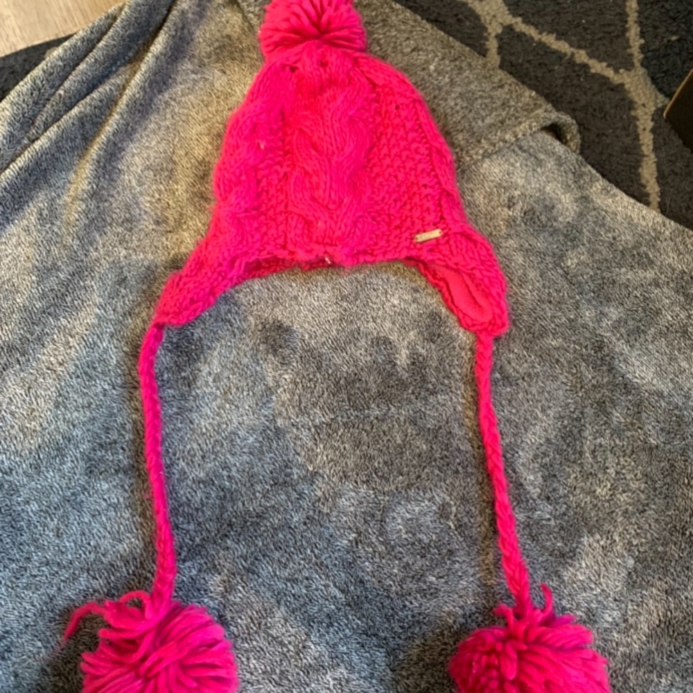 Bright pink pom-pom garage hat